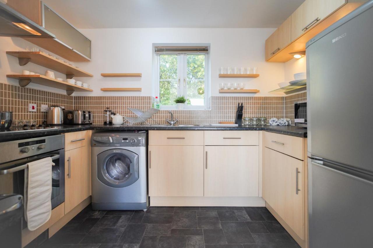 Stylish Apartment With Private Parking Cardiff Luaran gambar