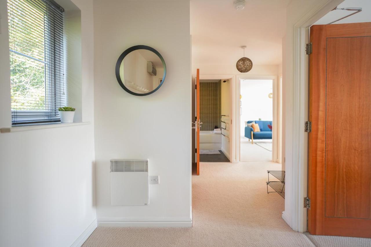 Stylish Apartment With Private Parking Cardiff Luaran gambar