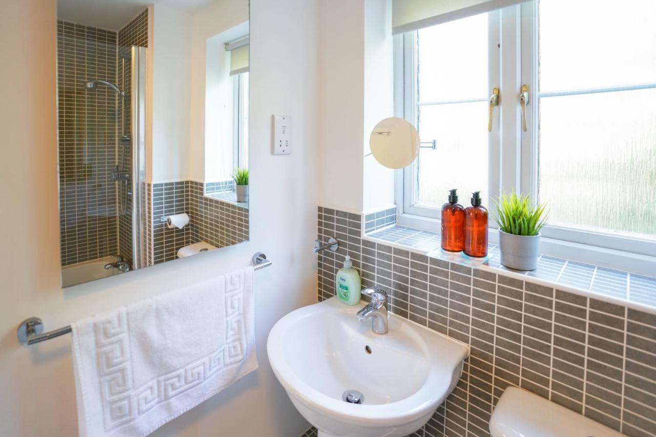 Stylish Apartment With Private Parking Cardiff Luaran gambar